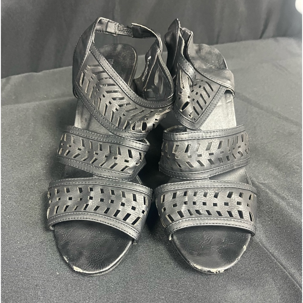 Womens open toe black Maurice’s heels sz 9 (2685)